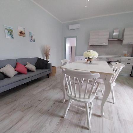 Domo Deledda Apartment Posada  Ngoại thất bức ảnh