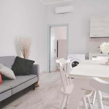 Domo Deledda Apartment Posada  Ngoại thất bức ảnh