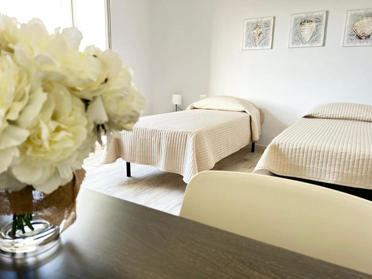 Domo Deledda Apartment Posada  Ngoại thất bức ảnh