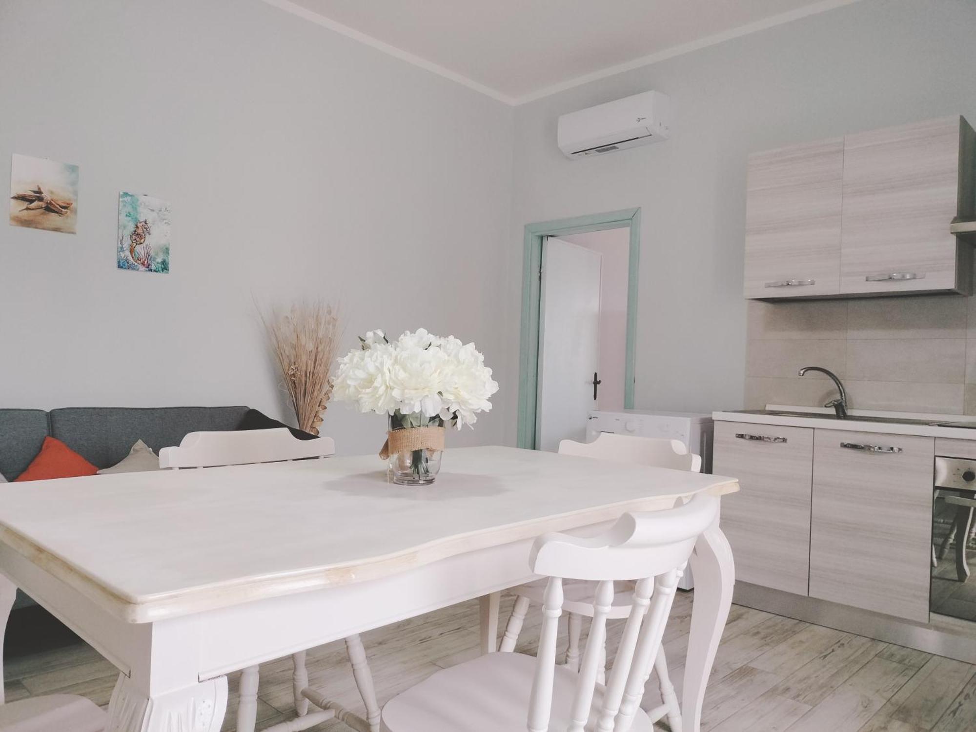Domo Deledda Apartment Posada  Ngoại thất bức ảnh