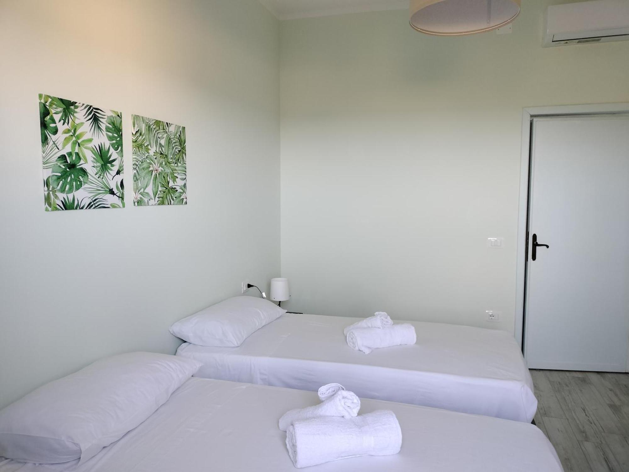 Domo Deledda Apartment Posada  Ngoại thất bức ảnh