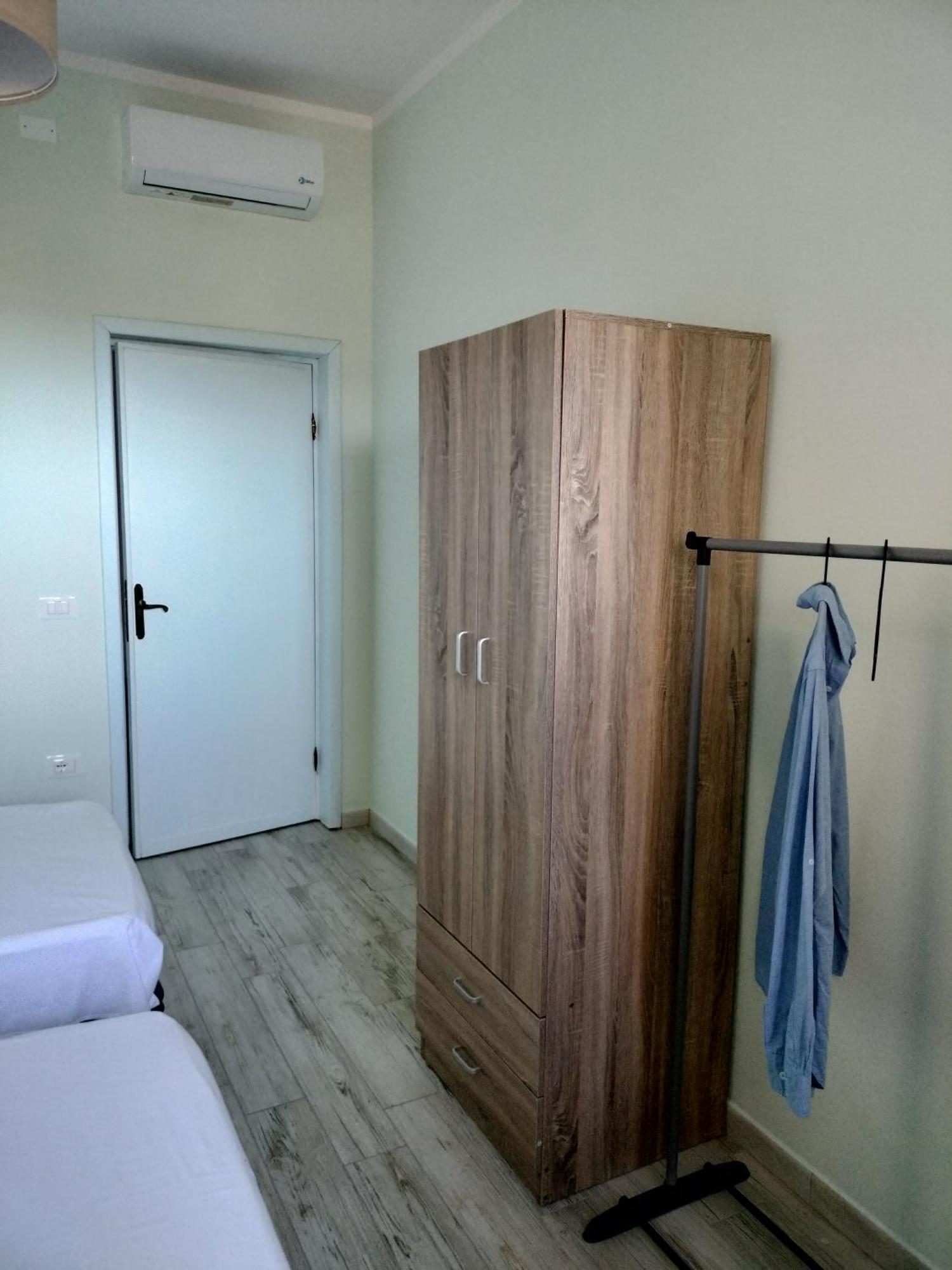 Domo Deledda Apartment Posada  Ngoại thất bức ảnh